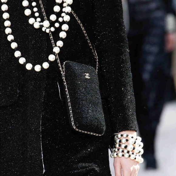 🔥💫Rare Chanel Runway Crossbody💫🔥 - Picture 2 of 8